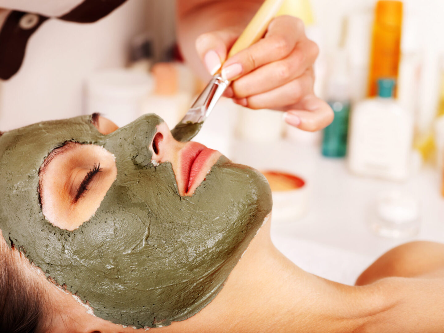 Woman,With ,Clay ,Facial, Mask,In,Beauty,Spa.